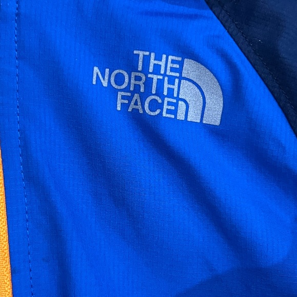 The North Face Boys 6-12 Months Reversible Jacket - Picture 3 of 7